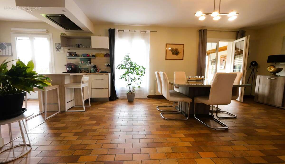 Maison à AVREMESNIL