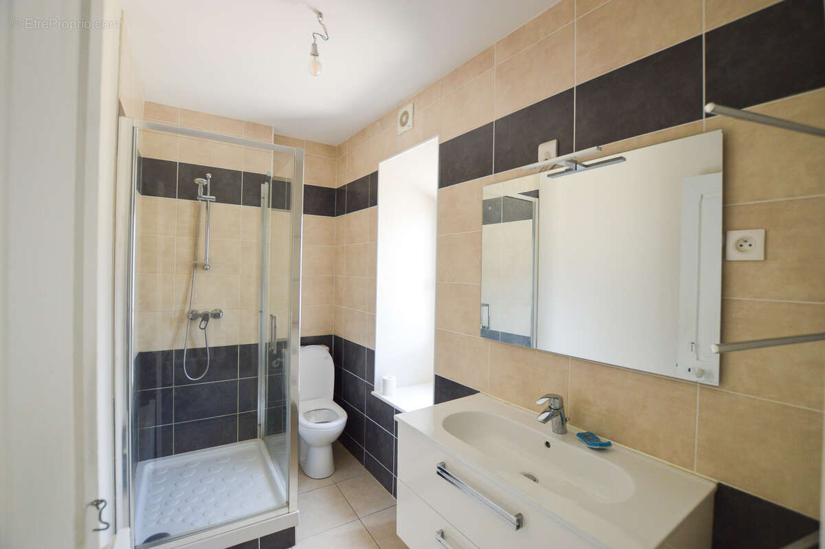 Locaux commerciaux + habitation - 355 m2 - photo 4
