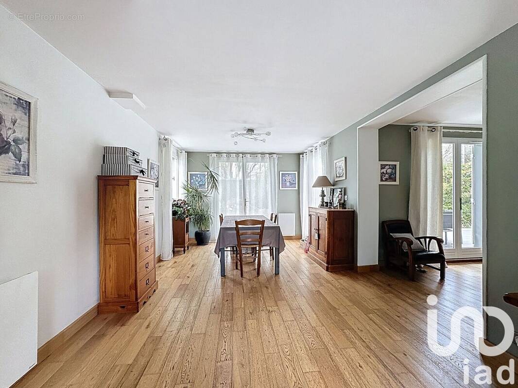 Photo 1 - Maison à BRIE-COMTE-ROBERT