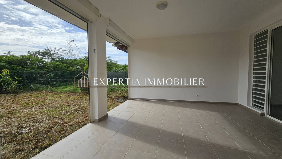 Appartement à REMIRE-MONTJOLY