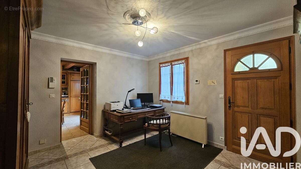 Maison 275 m² à Montignac-Charente  - photo 5