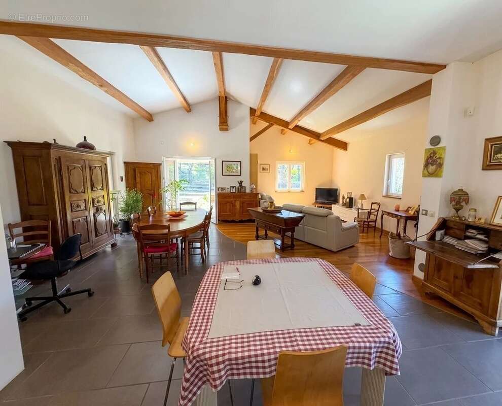 Maison à BESSE-SUR-ISSOLE