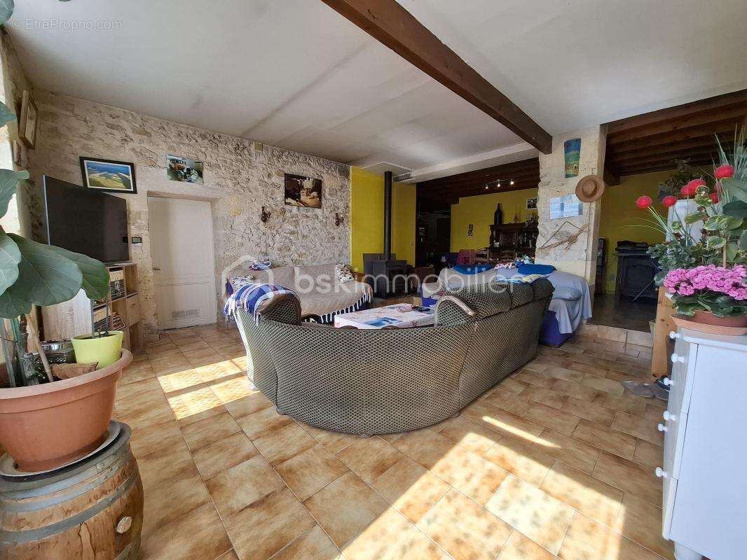 Maison à PUJOLS