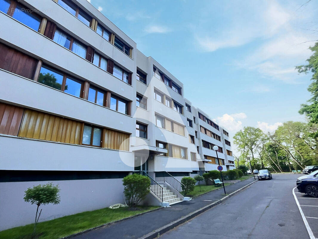 Appartement à BEAUCHAMP