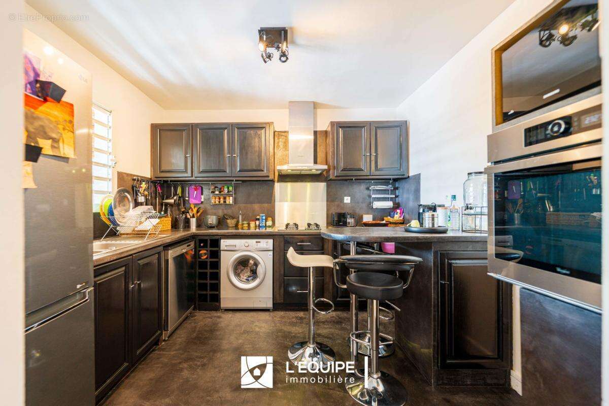 Maison 137 m² à Saint-Denis  - photo 6