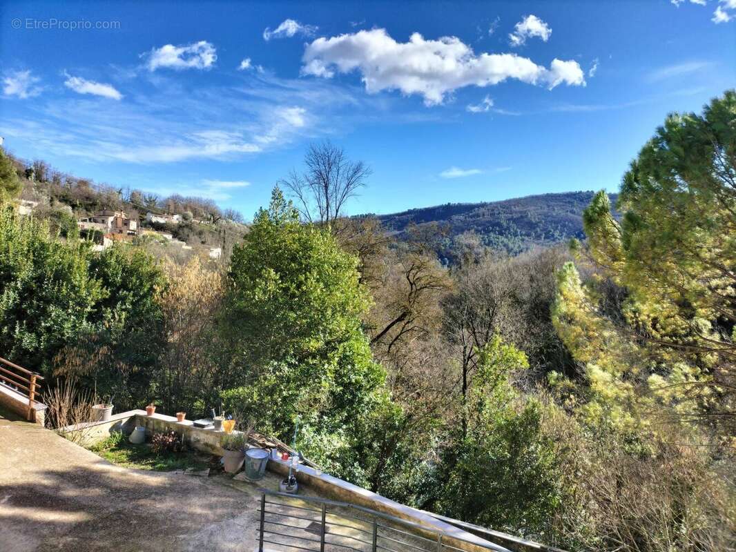 Appartement à TOURRETTES-SUR-LOUP