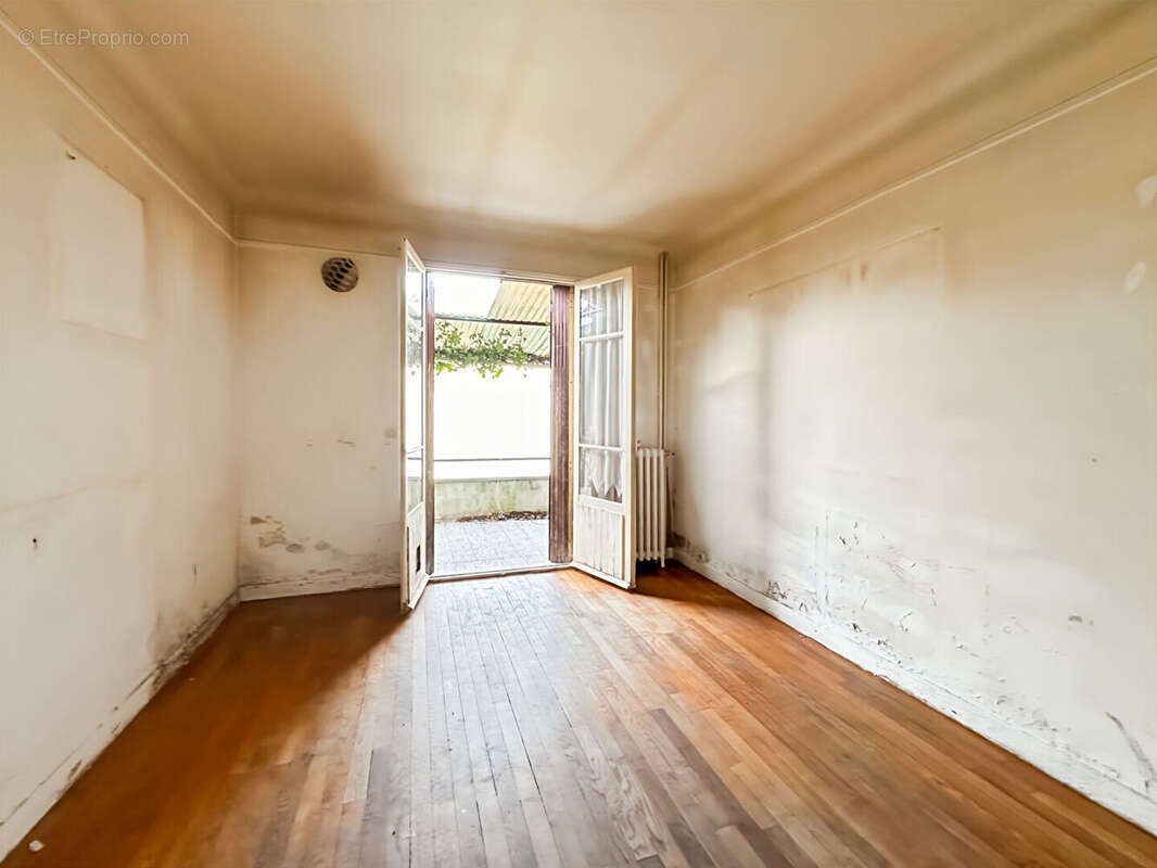 Maison à VERRIERES-LE-BUISSON