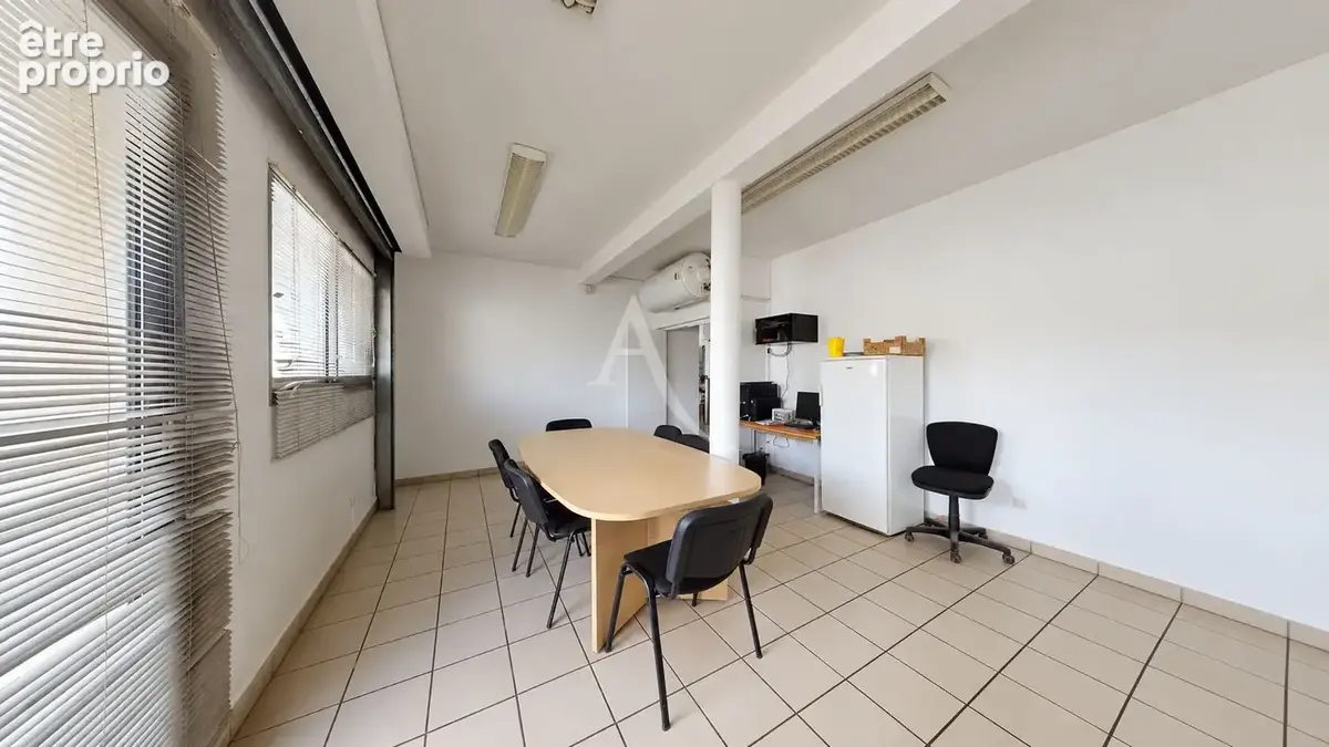 Local commercial Pontcarre 105 m2 - photo 5