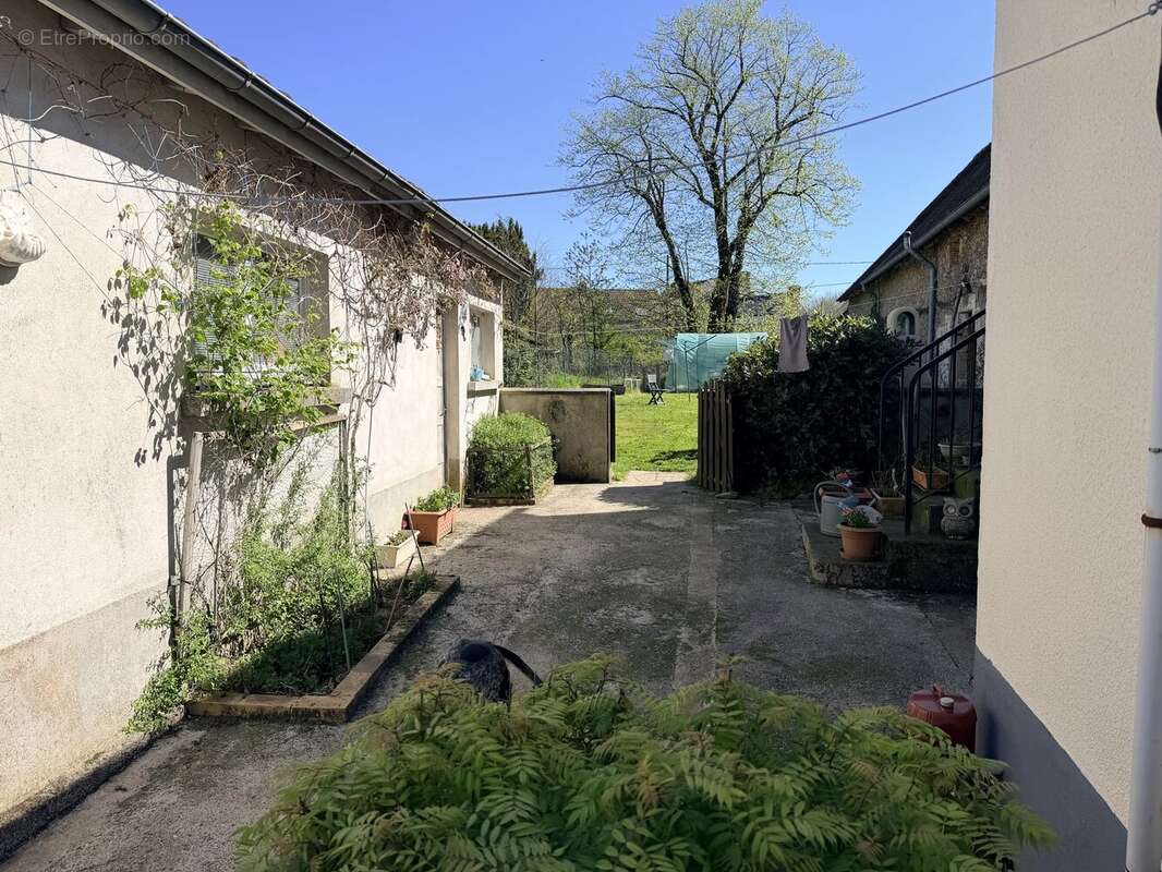 Maison à MAGNAC-LAVAL
