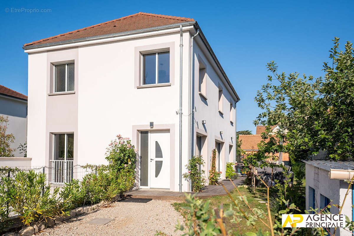 Maison Le Mesnil Le Roi 6 pièce(s) 143 m2  - 4 chambres - photo 18