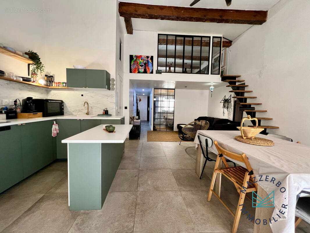 Appartement à MARSEILLE-6E