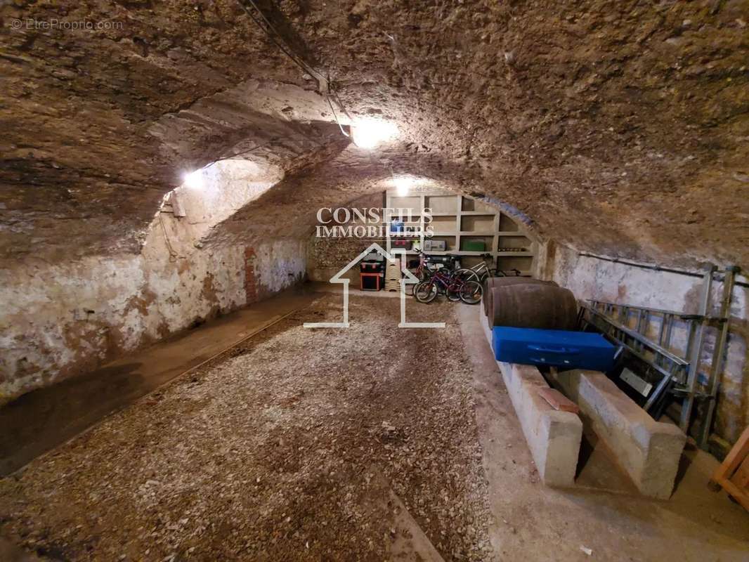 Maison à VILLENEUVE-SUR-YONNE