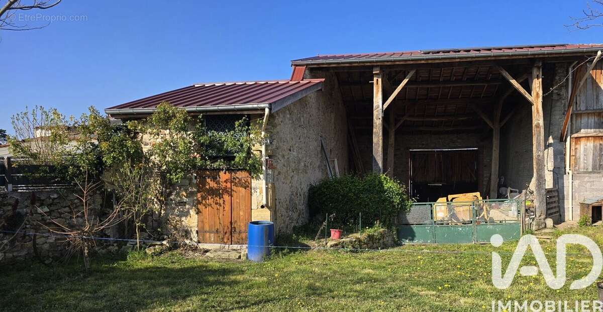Maison 100 m² à Lezoux  - photo 2