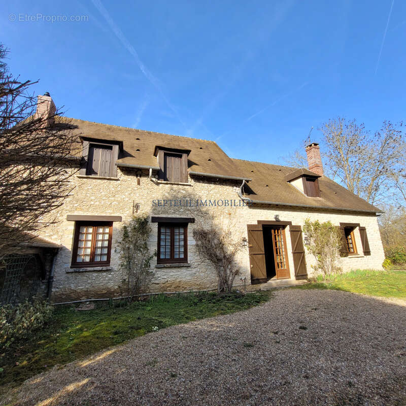 Maison à THOIRY