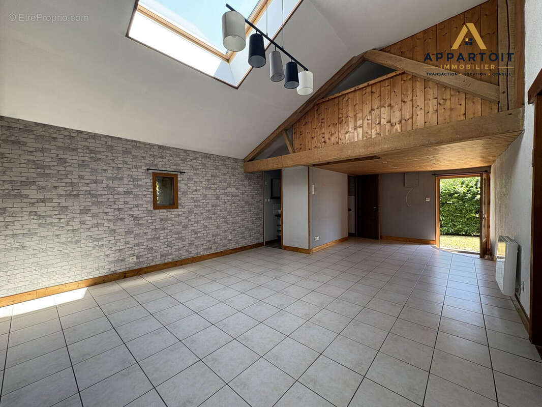 Maison à ESPINASSE-VOZELLE