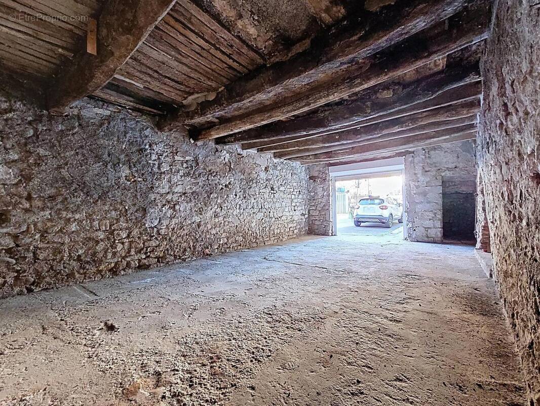 Photo 1 - Parking à BEDARIEUX