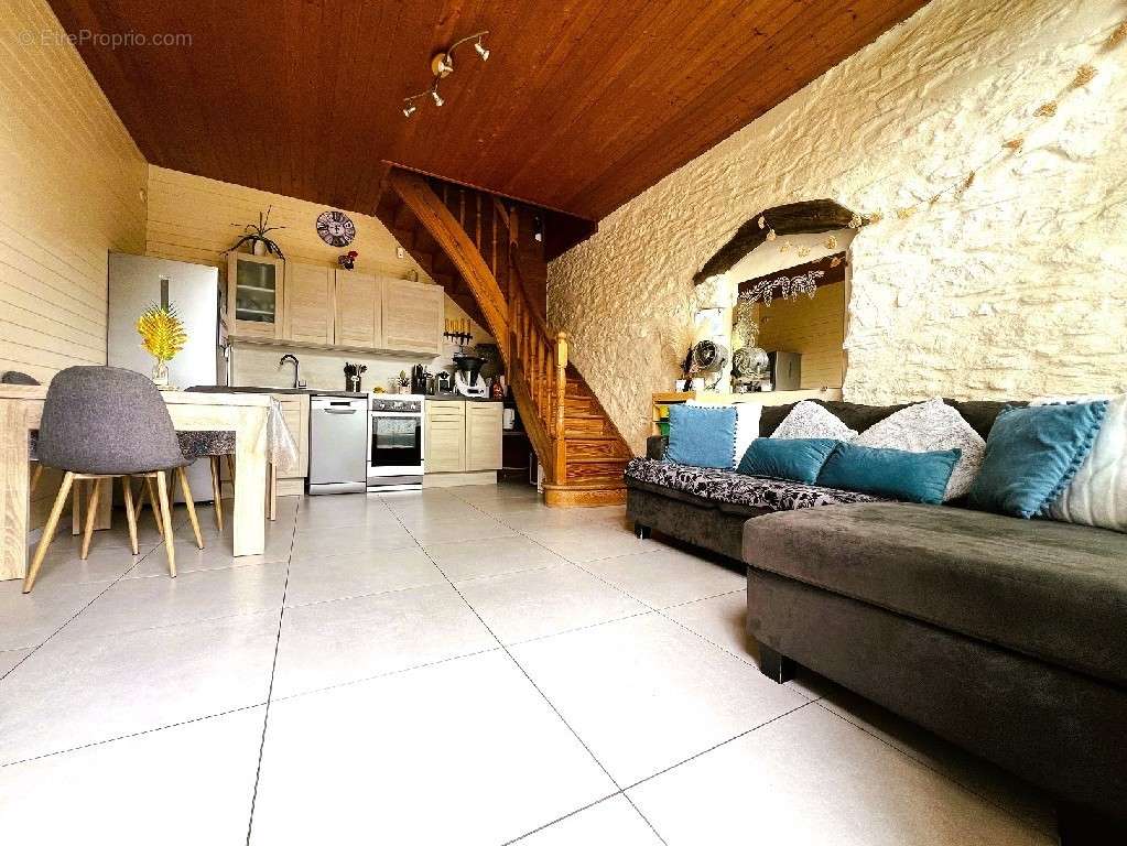 Appartement à ALLONZIER-LA-CAILLE