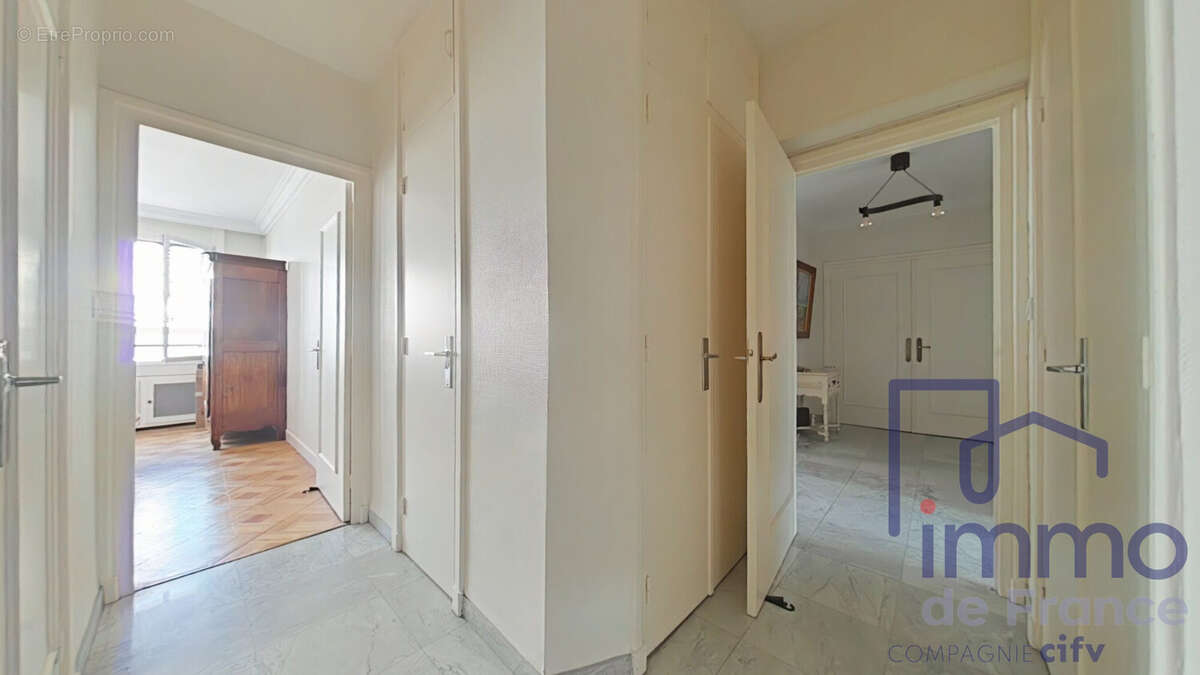 Appartement 83 m² à Saint-Etienne  - photo 8
