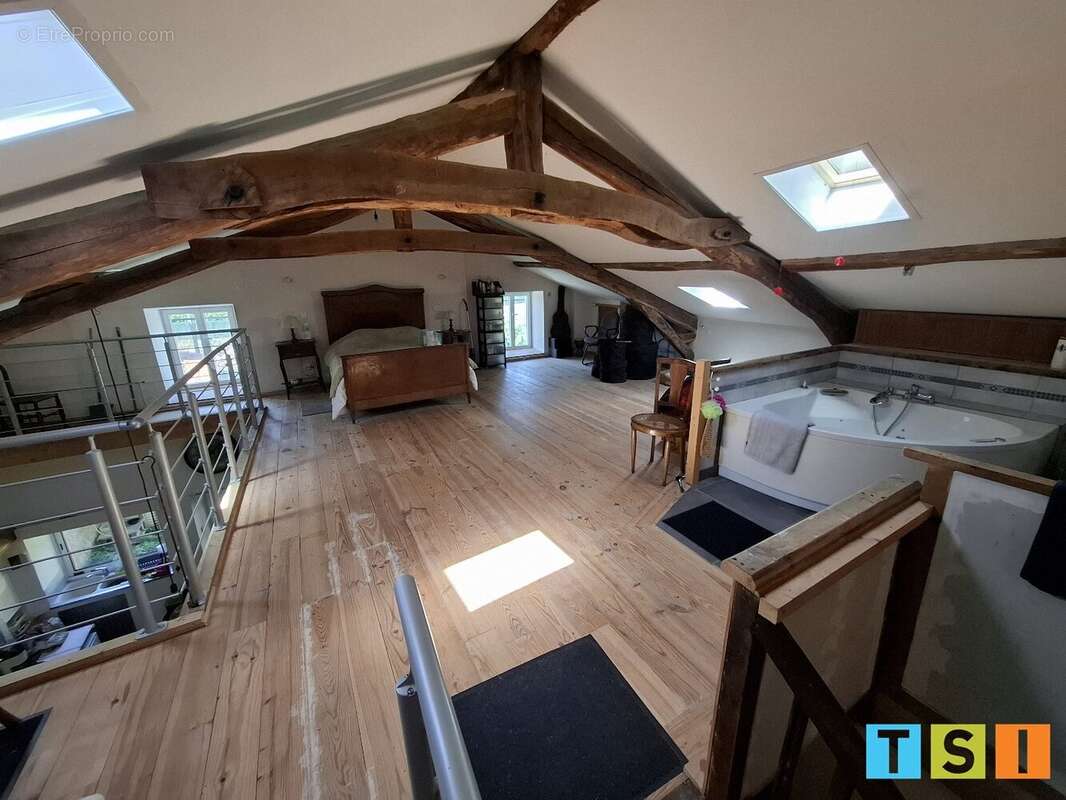 Vallée de la BAROUSSE: maison ancienne rénovée sur un terrain de 865 m². - photo 5