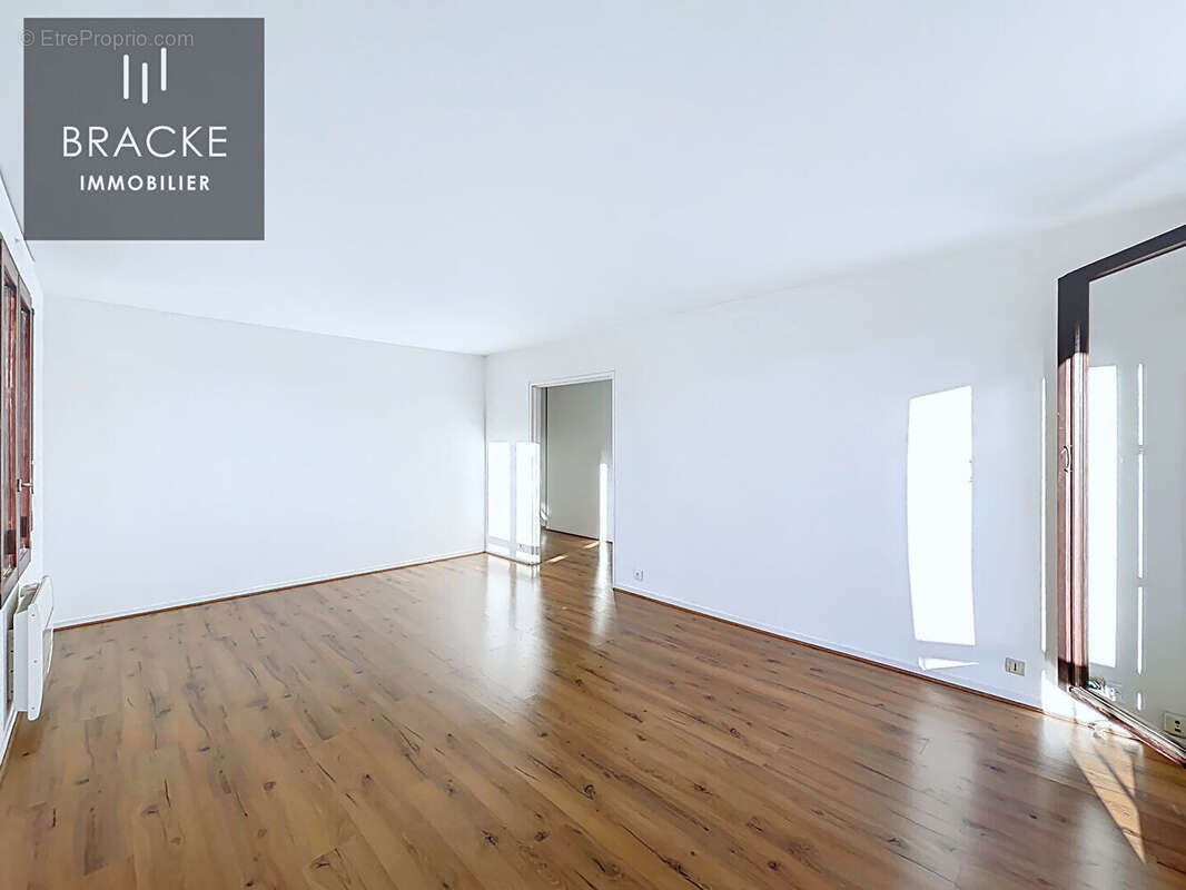 Appartement à COURBEVOIE