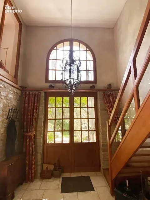 Dans un Domaine fortifiée médiéval, maison en pierres avec 249m2 habitables avec jardin privatif et paysagé - photo 22