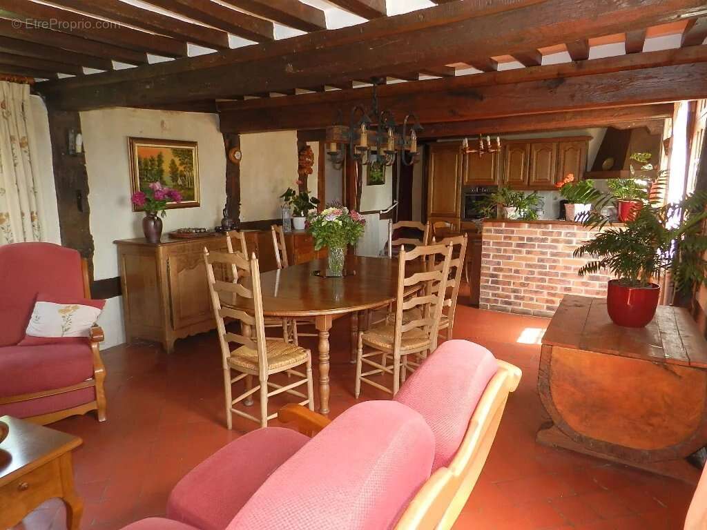 Maison à SAINT-PIERRE-SUR-DIVES