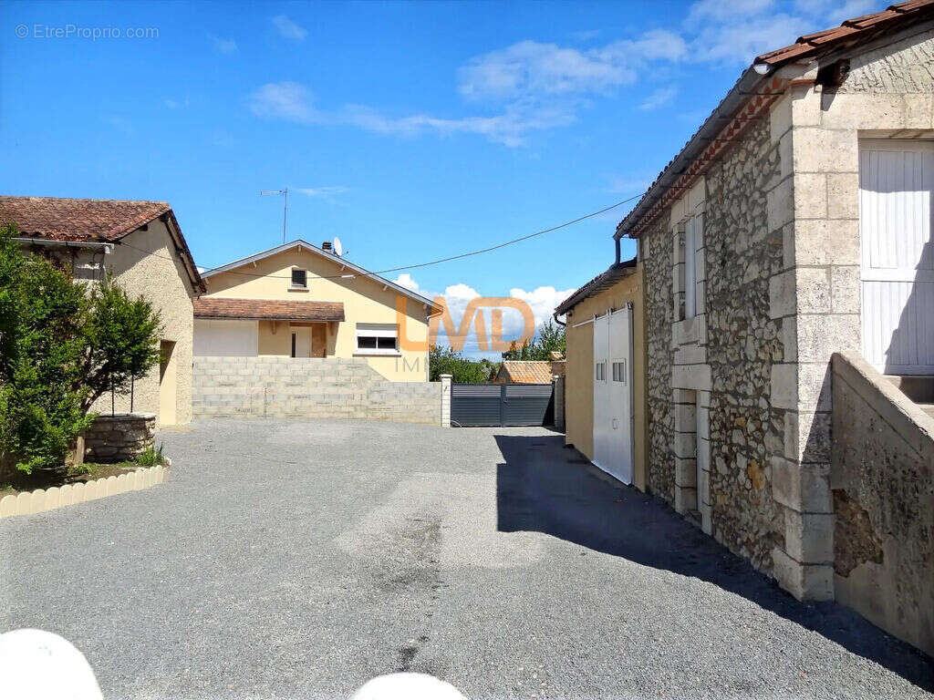 Maison à DOUZILLAC