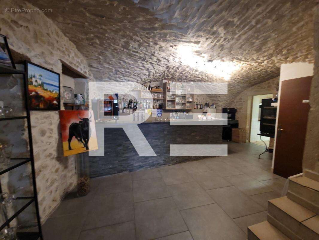 Commerce à LA CALMETTE