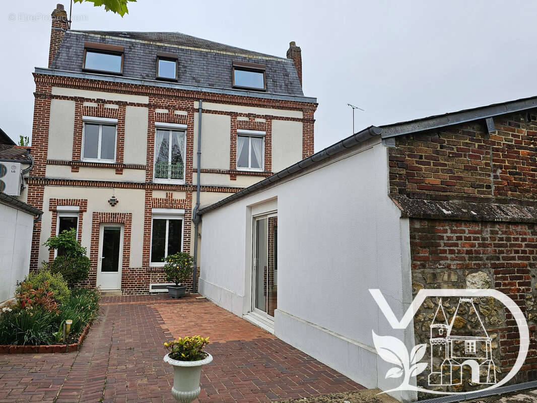 Propriete au coeur de bresles - photo 2