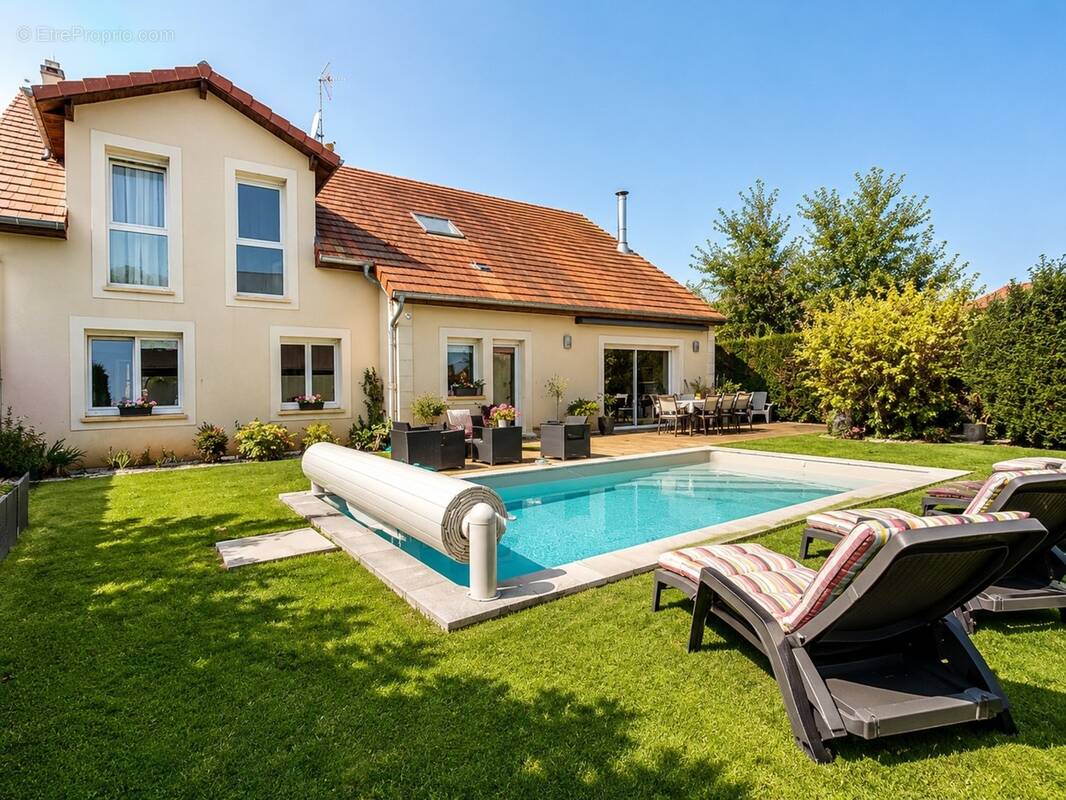 Maison à AUGNY