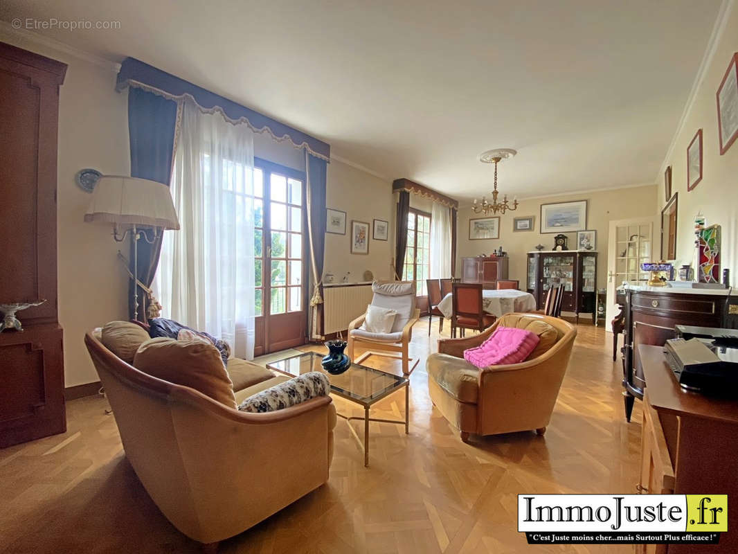 Maison à LES ESSARTS-LE-ROI