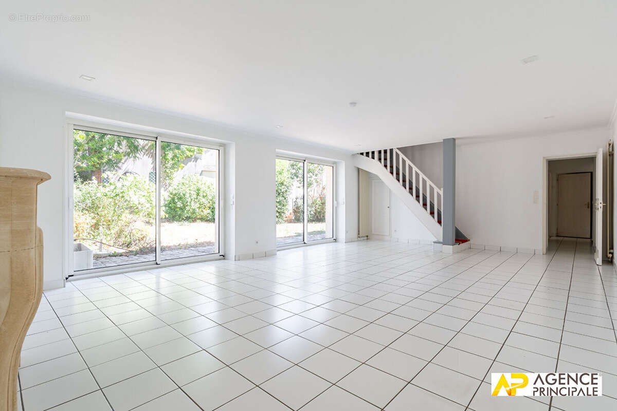 Maison Le Mesnil Le Roi 8 pièce(s) 145 m2 - photo 7