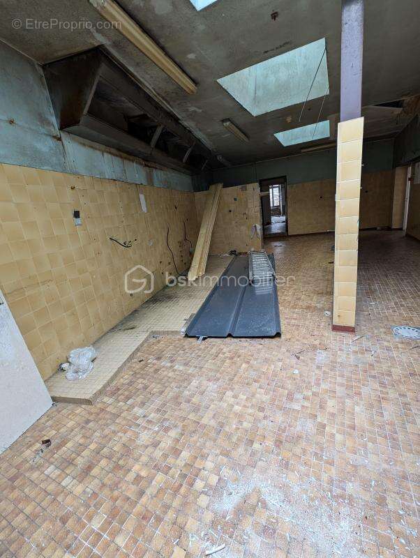 Commerce à PLONEOUR-LANVERN