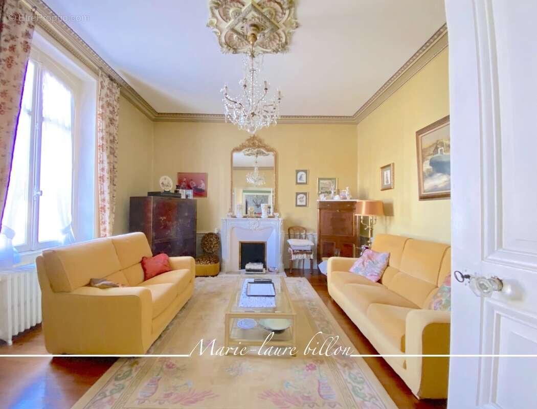 Dpt Deux Sèvres (79), à vendre NUEIL LES AUBIERS maison bourgeoise de 222 m² + dépendances et terrain de 1 041 m² - photo 5