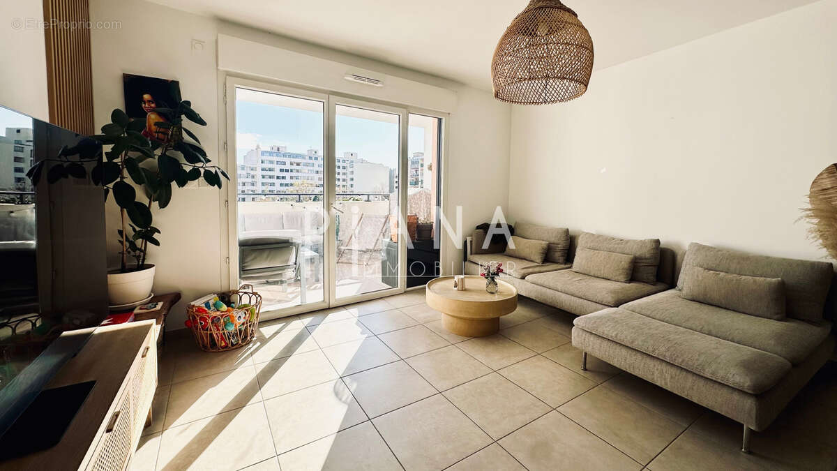 Appartement à MARSEILLE-5E