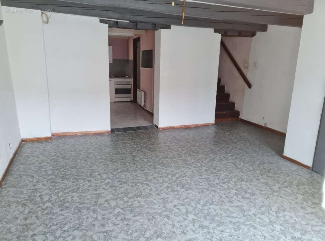 Maison à MAIZIERES-LES-VIC