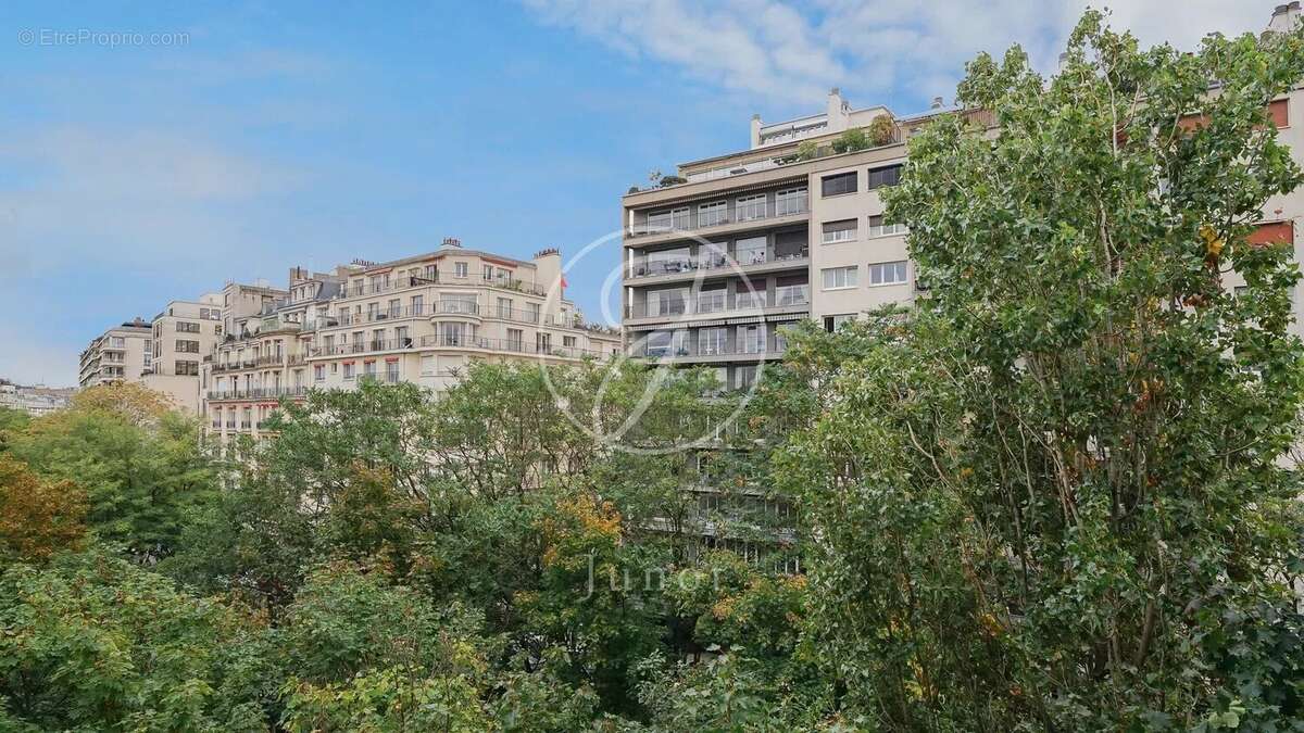 Appartement à PARIS-16E