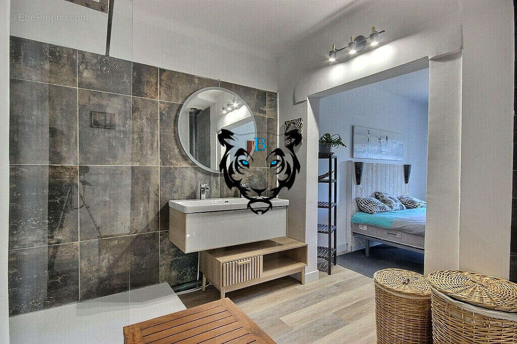 Maison à LES ISSAMBRES