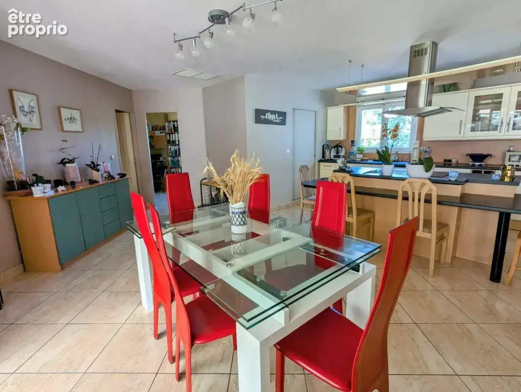 Villa d’Exception Saint Clément de riviere  – T6 de plain-pied avec Piscine et Confort Moderne - photo 4