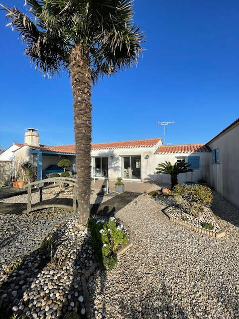Maison 116 m² à Barbatre  - photo 4