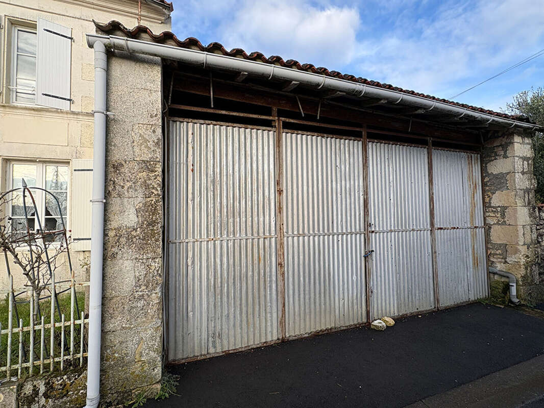 Maison à SURGERES