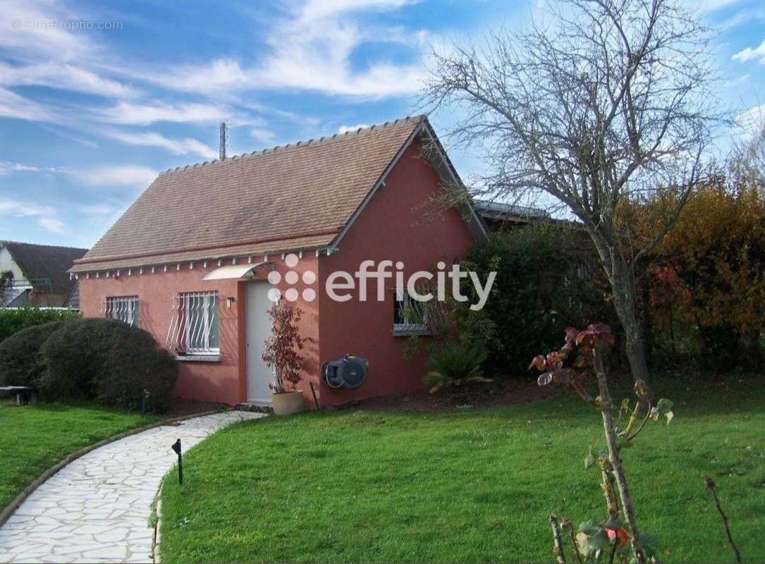 Maison à BERCHERES-SAINT-GERMAIN