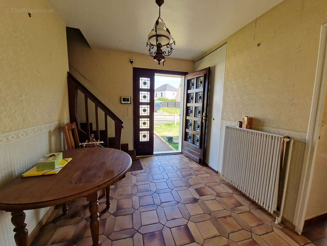 Maison à vendre - Rogerville - 121 m² - 4 chambres - sous-sol complet - photo 2