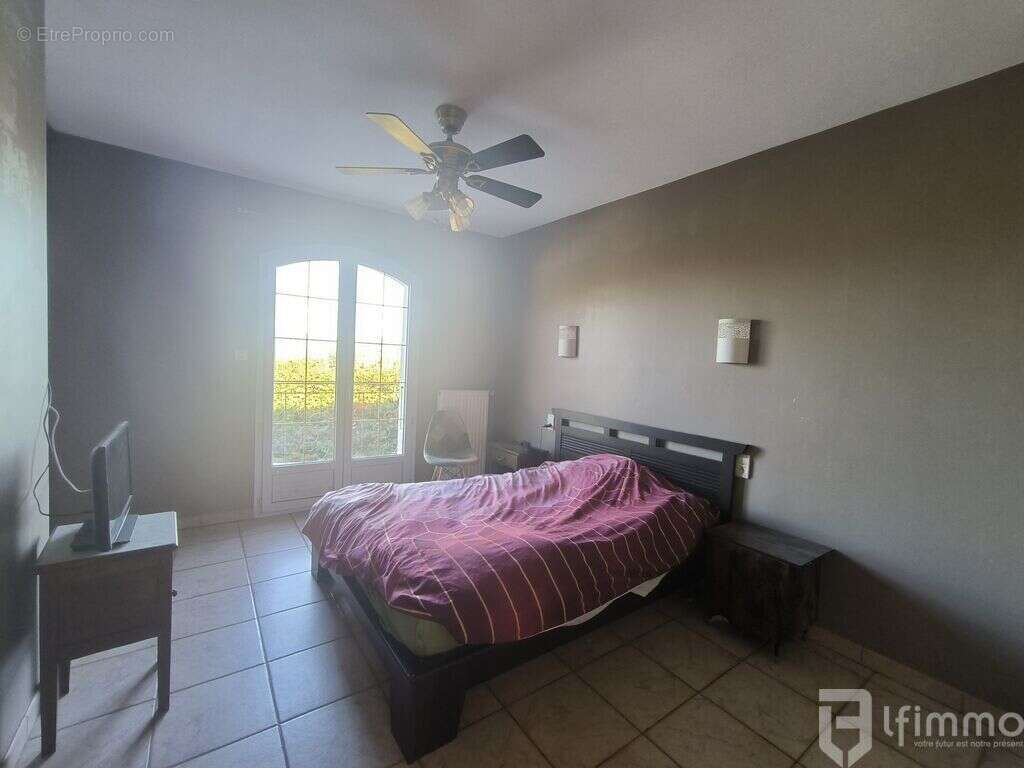 Villa d'exception de 140 m2, jardin de 3096 m2 arborés, et pisci - photo 5