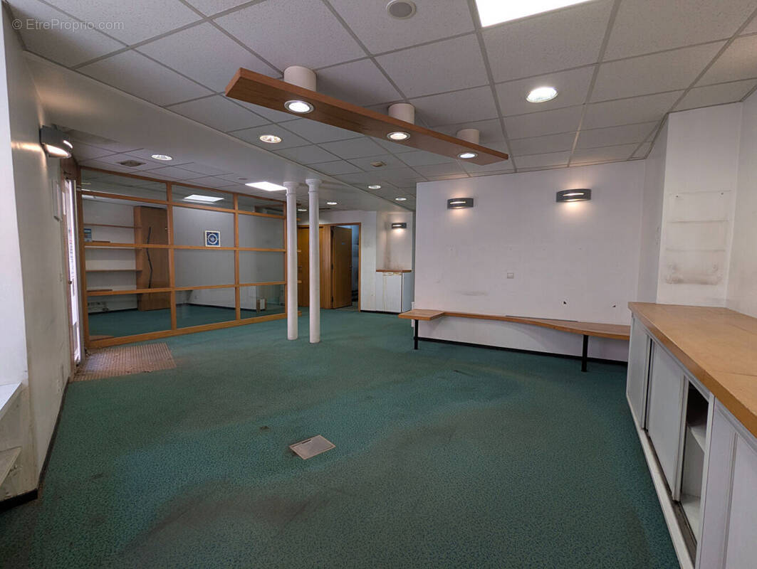 Commerce à SALERNES