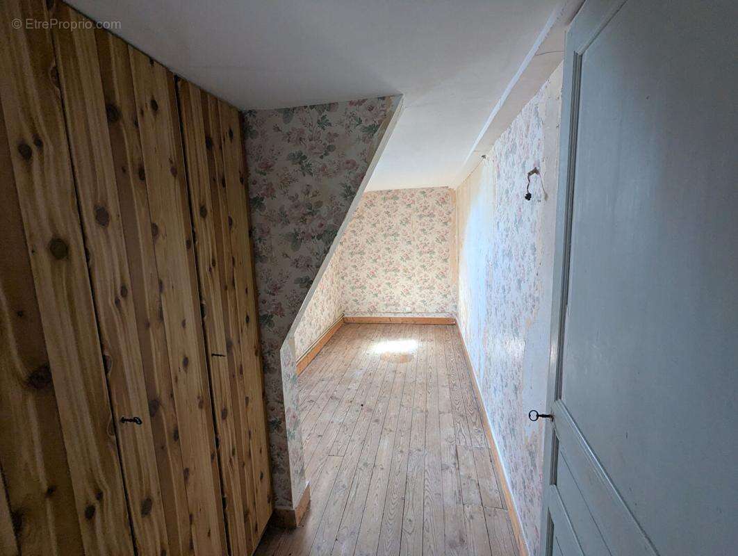 Maison bourgeoise 170m2 5 chambres Terrain 2 217m2 - photo 14