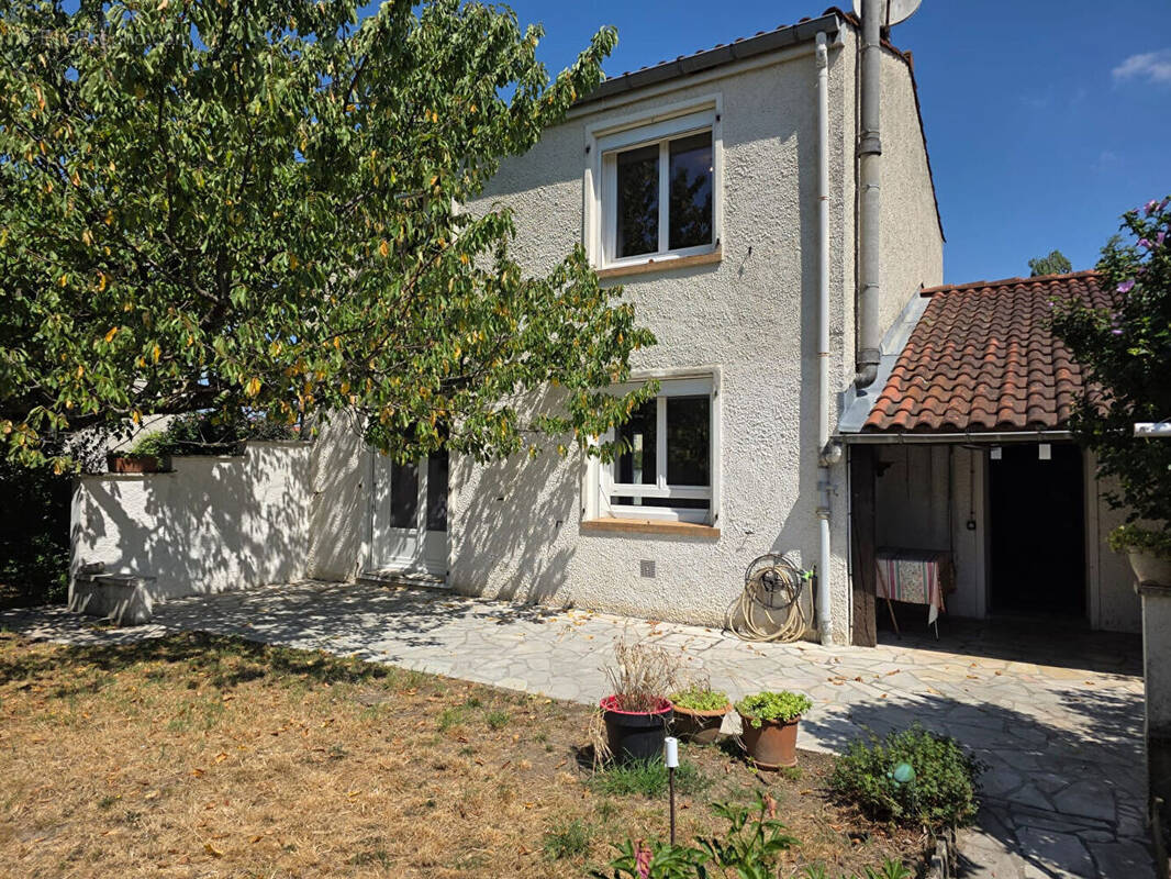 Maison Aussillon 4 pièces 86 m2 - photo 1