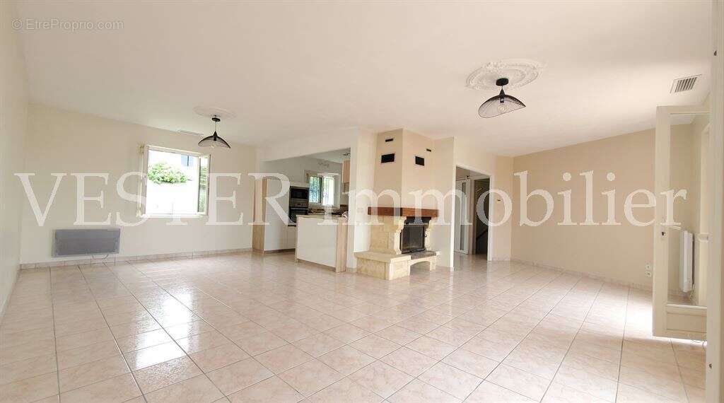 Maison à SAINT-FRONT-DE-PRADOUX