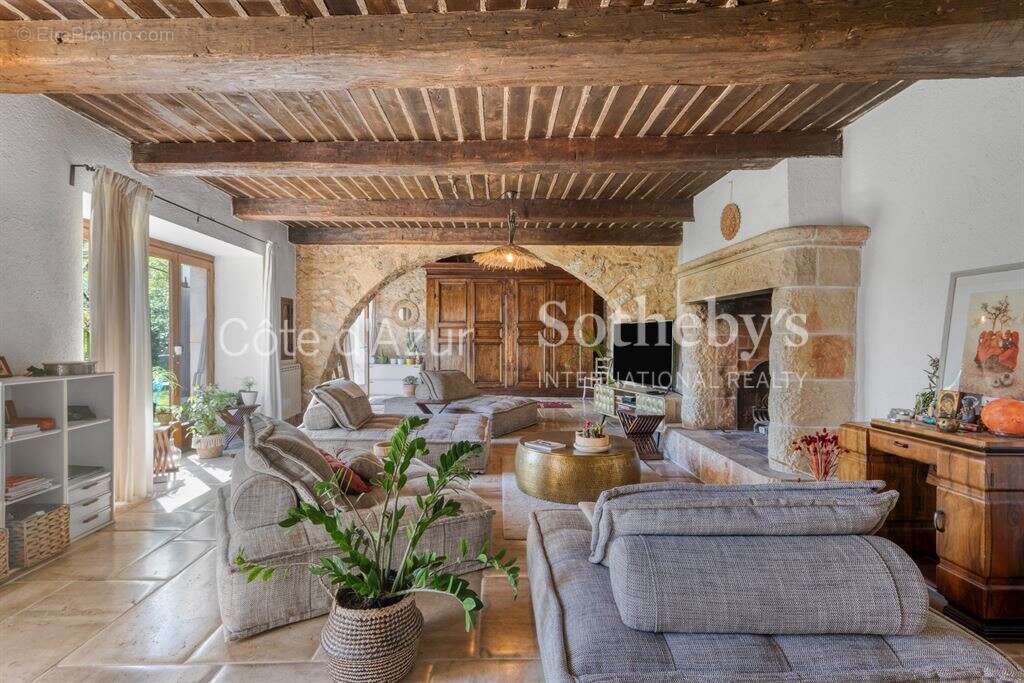 Mas provençal rénové en pierre avec piscine et jardin paysager, à 40 min de Cannes - photo 7
