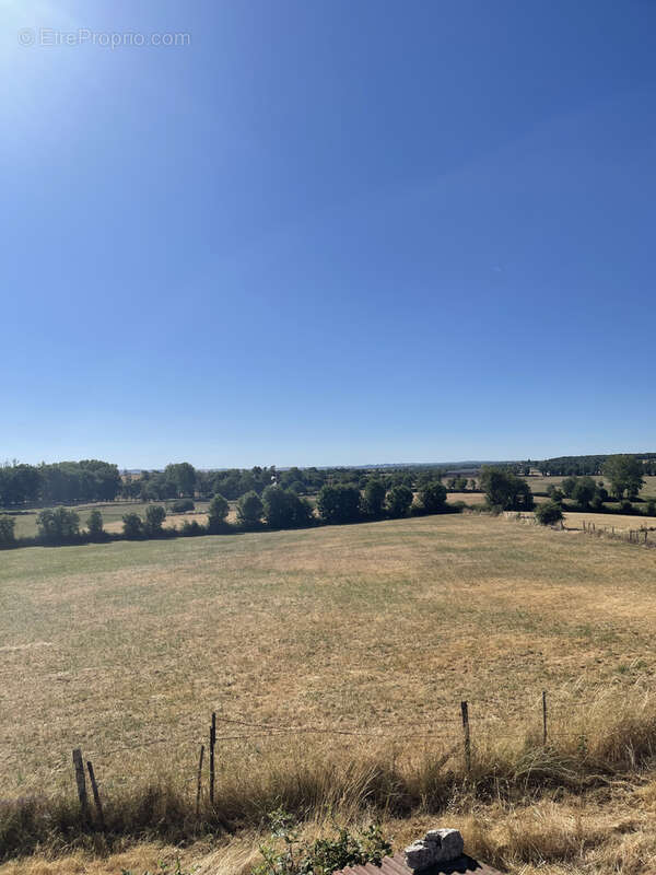 Corps de ferme avec dépendances et terrains agricoles situé sur la commune de Onet le Château - photo 11
